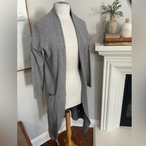 NWT Tahari Viscose Blend Grey Duster Cardigan Sweater Soft Women's Medium M  New - Picture 1 of 9